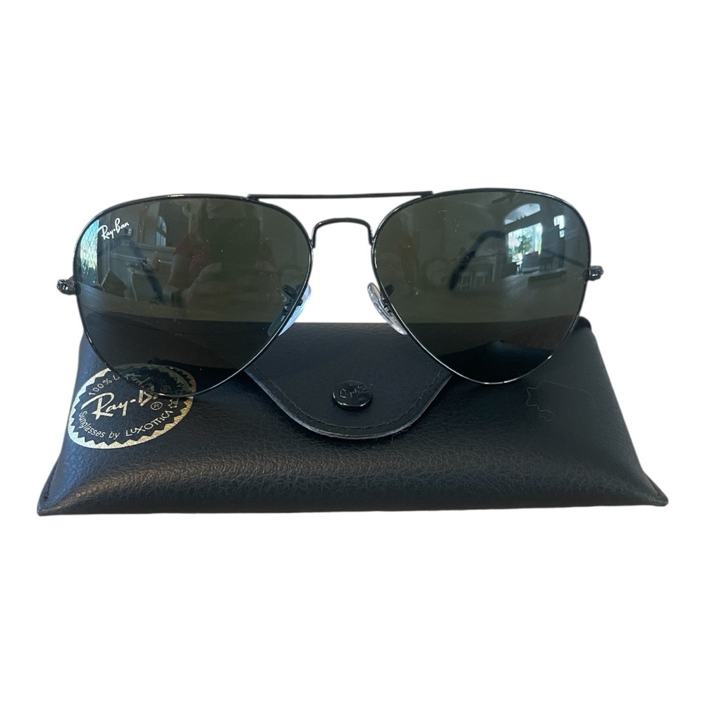 NWOT - Ray-Ban Classic Aviator Sunglasses with Case. Never used